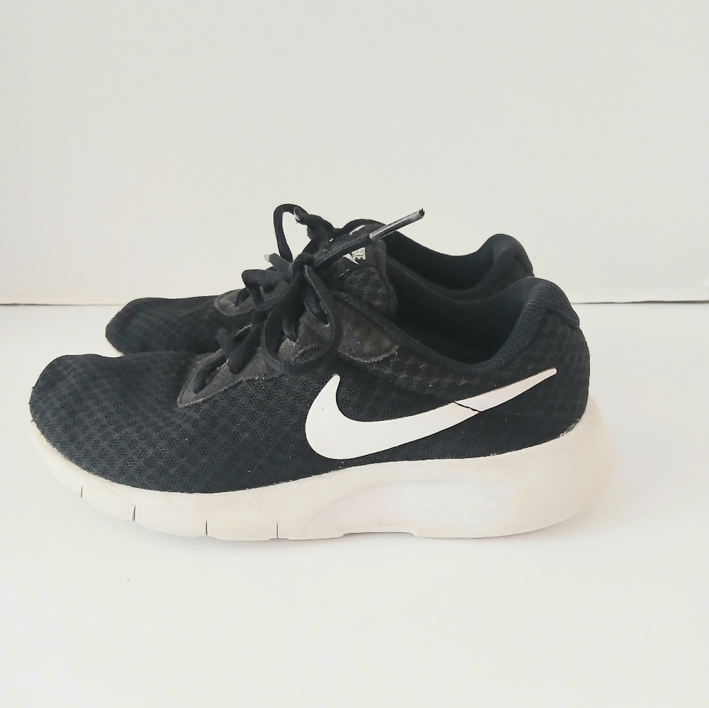 Nike Tajun Black Running Shoes Youth Size 2